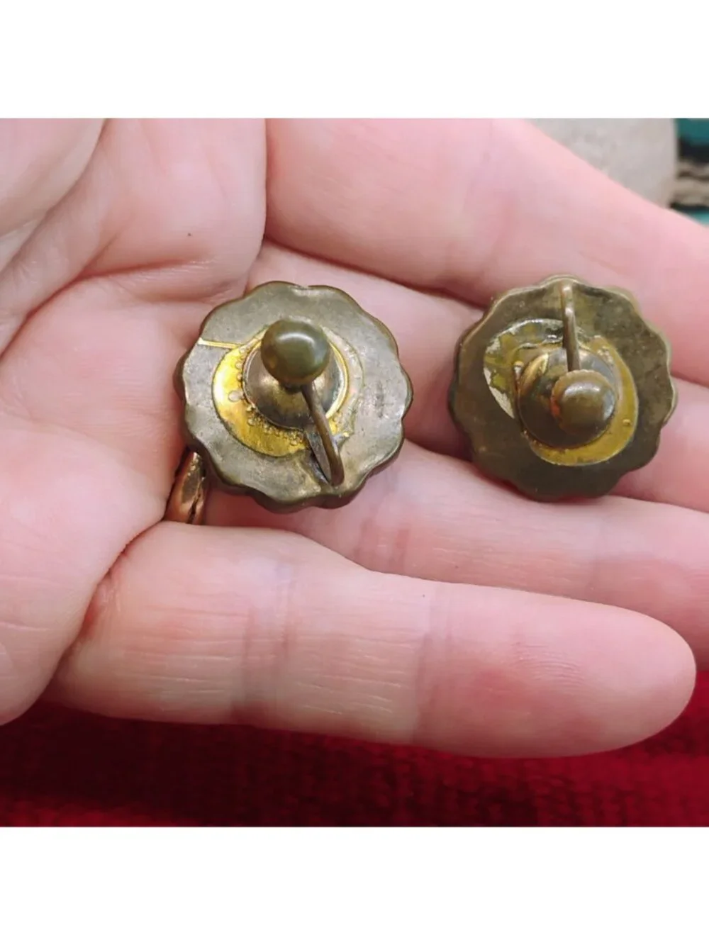 Vtg Inlay Turquoise Mosaic Brass Screw Back Earrings Round Scalloped Edges 7/8" - Picture 6 of 8